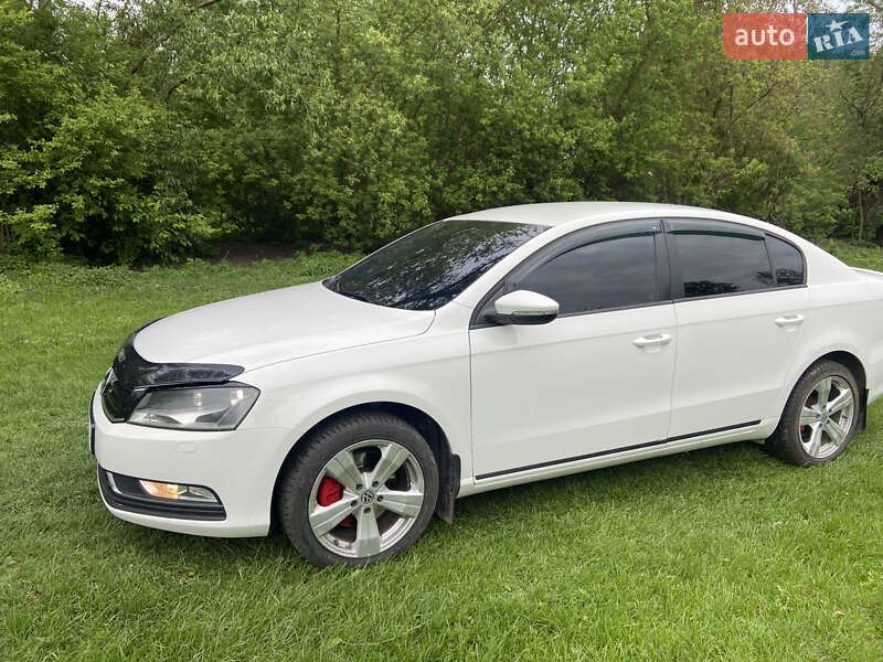 Седан Volkswagen Passat 2011 в Тернополі