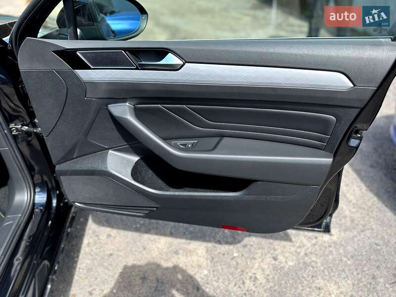 Універсал Volkswagen Passat 2021 в Дніпрі