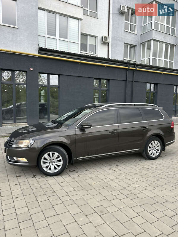 Универсал Volkswagen Passat 2013 в Ивано-Франковске