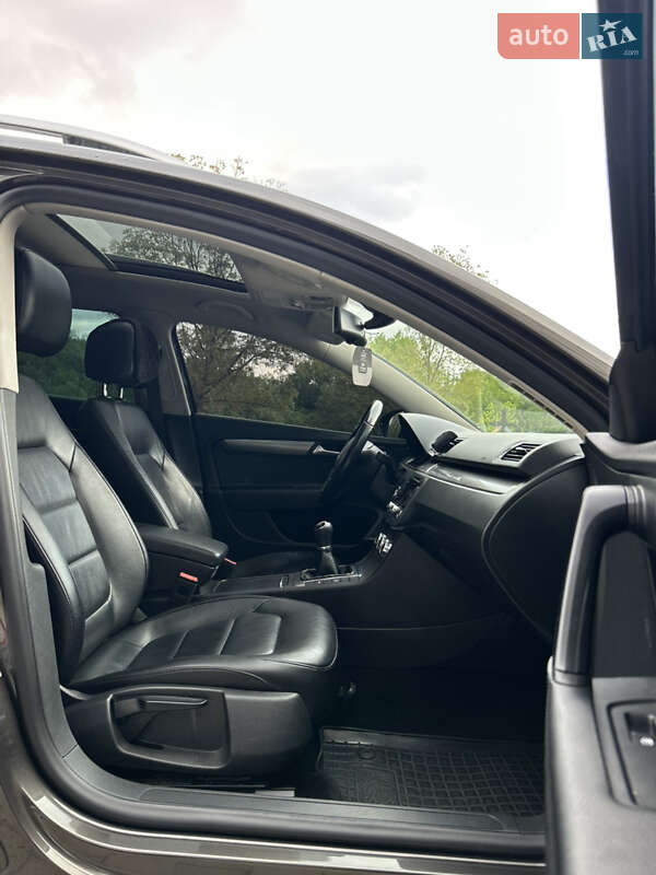 Универсал Volkswagen Passat 2013 в Ивано-Франковске