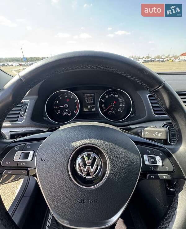 Седан Volkswagen Passat 2016 в Киеве
