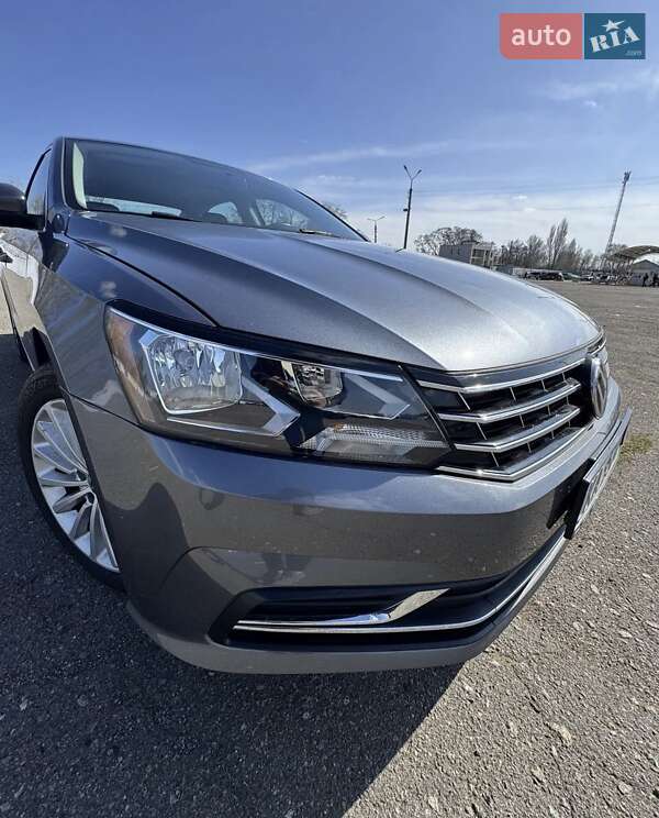 Седан Volkswagen Passat 2016 в Киеве