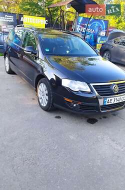 Универсал Volkswagen Passat 2005 в Марганце