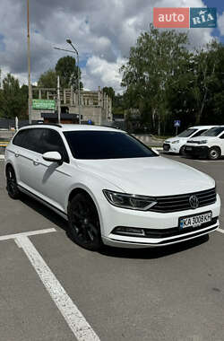 Универсал Volkswagen Passat 2016 в Киеве