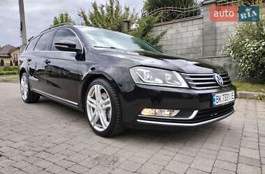Универсал Volkswagen Passat 2013 в Ровно