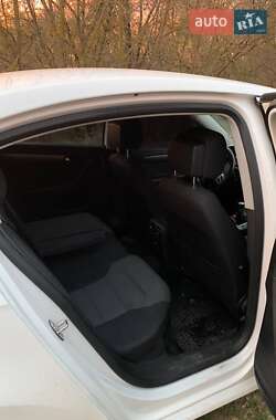 Седан Volkswagen Passat 2011 в 