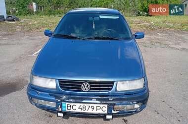 Седан Volkswagen Passat 1996 в Рудки