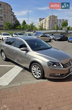 Седан Volkswagen Passat 2012 в Киеве