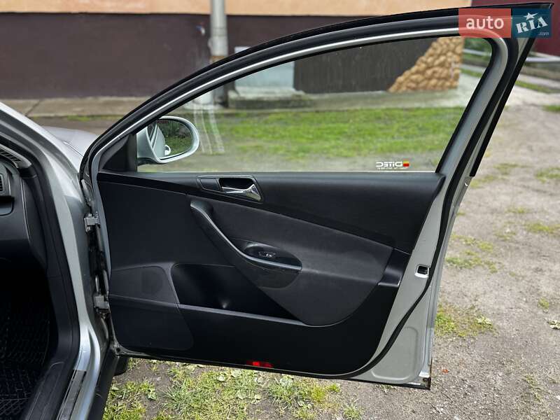 Універсал Volkswagen Passat 2005 в Дубні