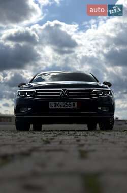 Універсал Volkswagen Passat 2021 в Чернівцях