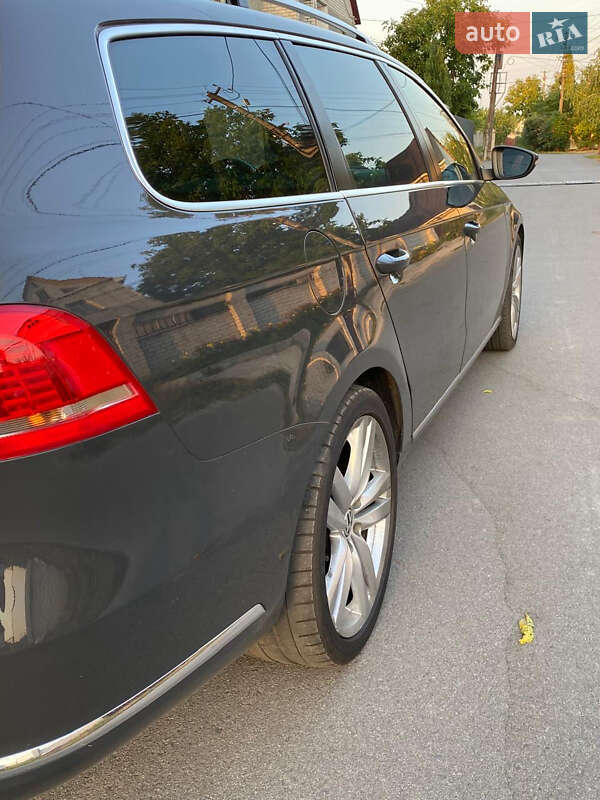 Універсал Volkswagen Passat 2014 в Житомирі