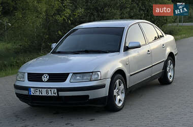 Седан Volkswagen Passat 1999 в 