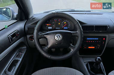 Седан Volkswagen Passat 1999 в 