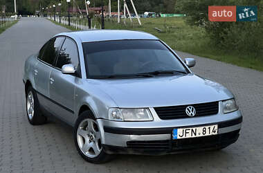 Седан Volkswagen Passat 1999 в 