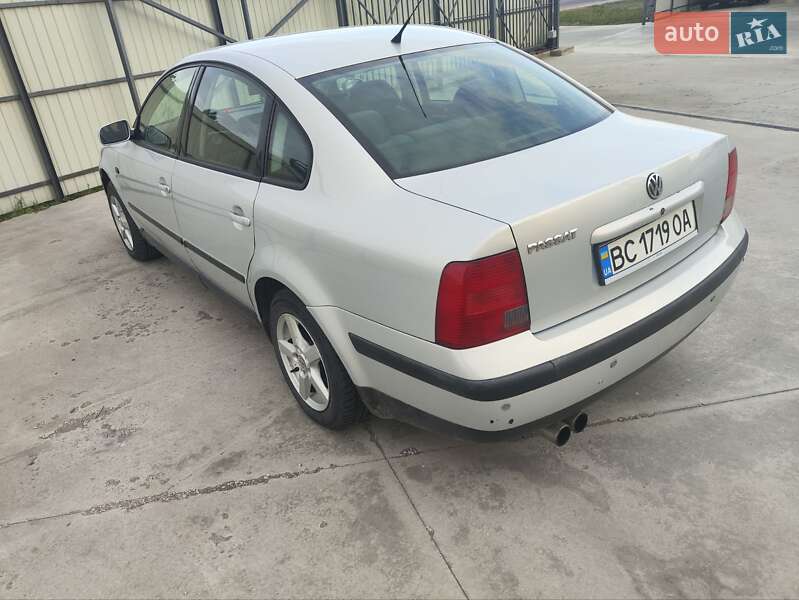 Седан Volkswagen Passat 1997 в Радехові