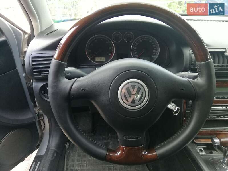 Седан Volkswagen Passat 2003 в Киеве