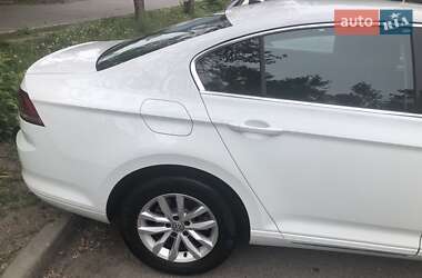 Седан Volkswagen Passat 2015 в 