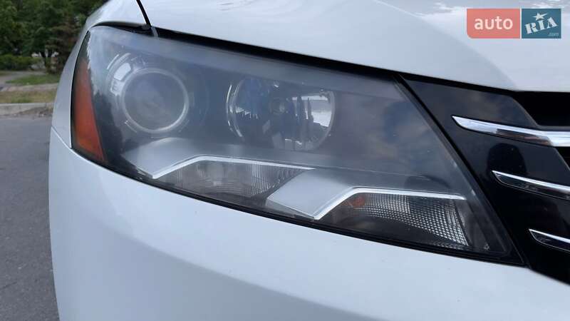 Седан Volkswagen Passat 2011 в Киеве