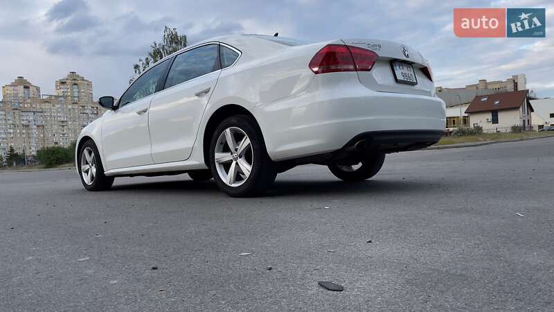 Седан Volkswagen Passat 2011 в Киеве