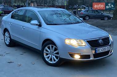 Седан Volkswagen Passat 2010 в Львове