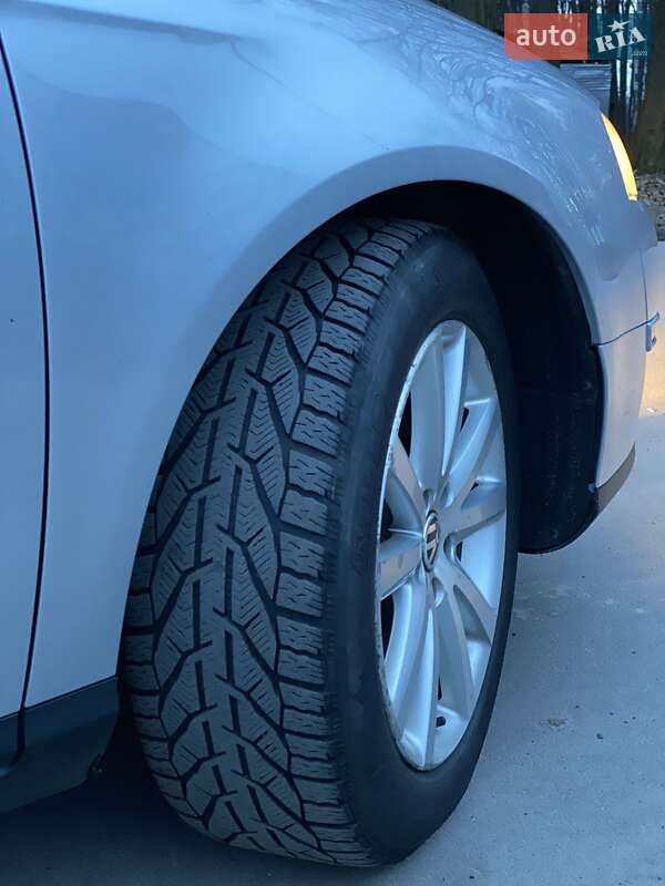 Седан Volkswagen Passat 2010 в Львове