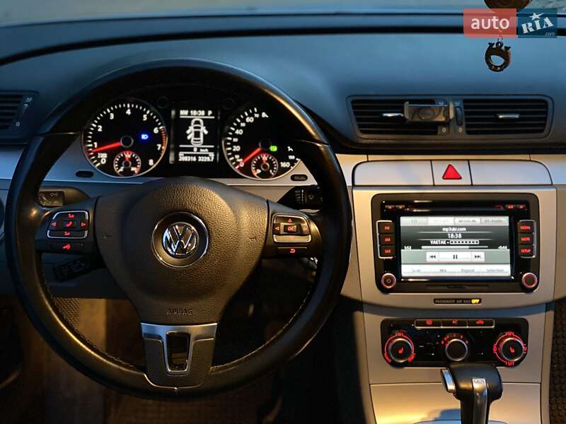 Седан Volkswagen Passat 2010 в Львове