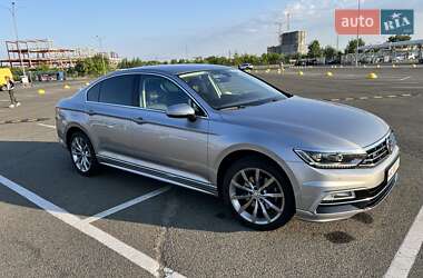 Седан Volkswagen Passat 2018 в Києві