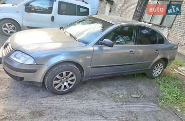Седан Volkswagen Passat 2002 в Киеве
