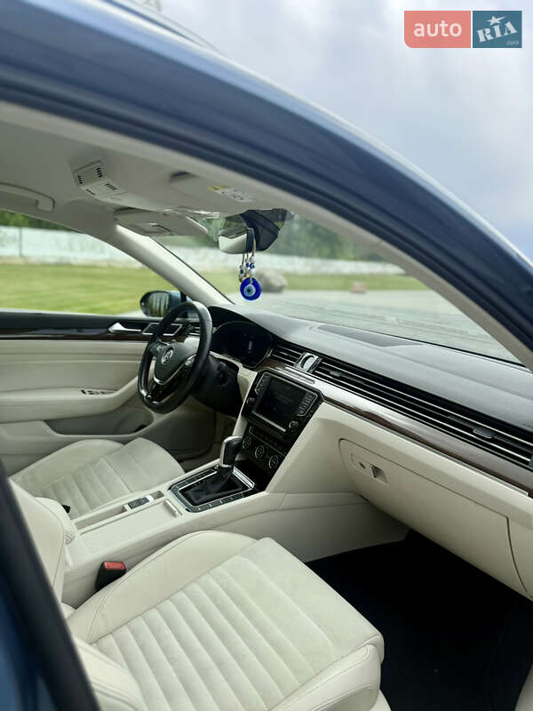 Універсал Volkswagen Passat 2015 в Луцьку