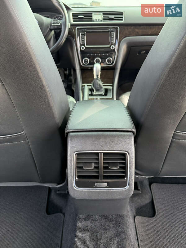 Седан Volkswagen Passat 2014 в Рівному