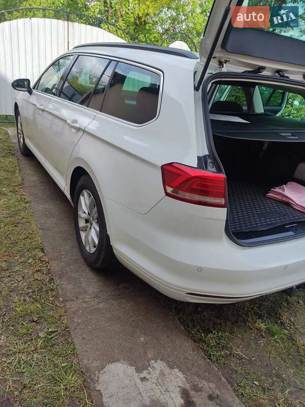 Универсал Volkswagen Passat 2015 в Киеве