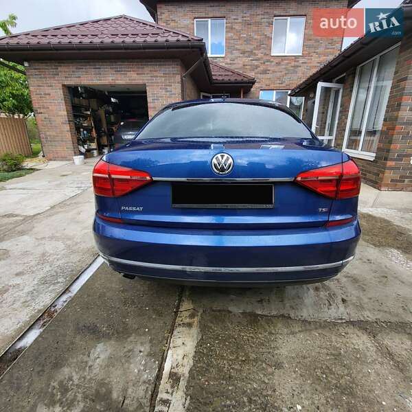 Седан Volkswagen Passat 2016 в Киеве