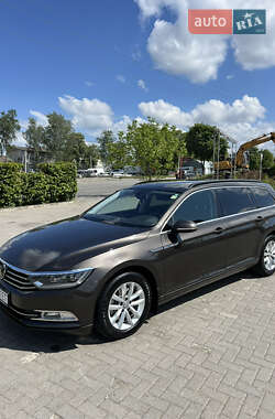 Универсал Volkswagen Passat 2015 в Черновцах