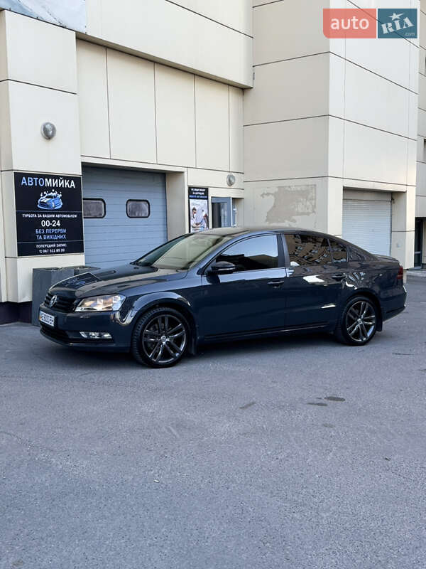 Седан Volkswagen Passat 2012 в Дніпрі