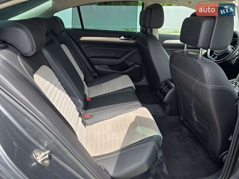 Седан Volkswagen Passat 2016 в Ковелі