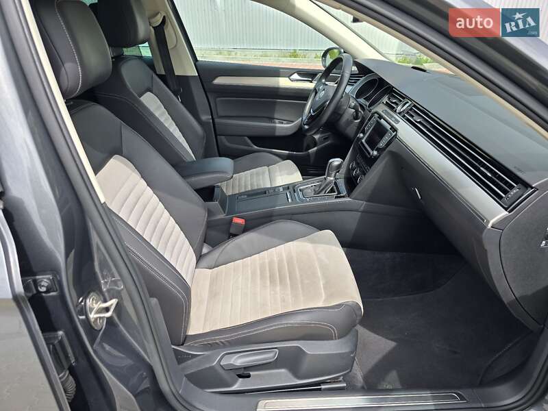 Седан Volkswagen Passat 2016 в Ковелі