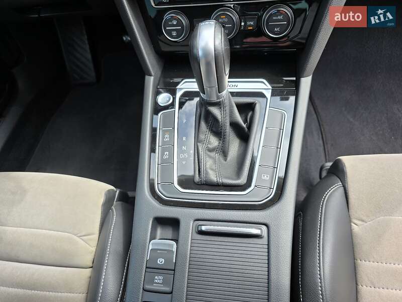 Седан Volkswagen Passat 2016 в Ковелі