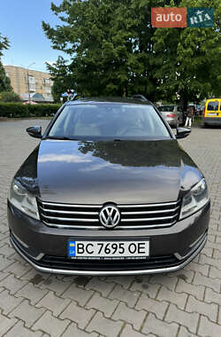 Універсал Volkswagen Passat 2012 в Чернівцях