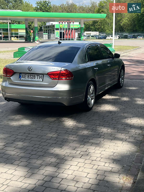 Седан Volkswagen Passat 2013 в Києві