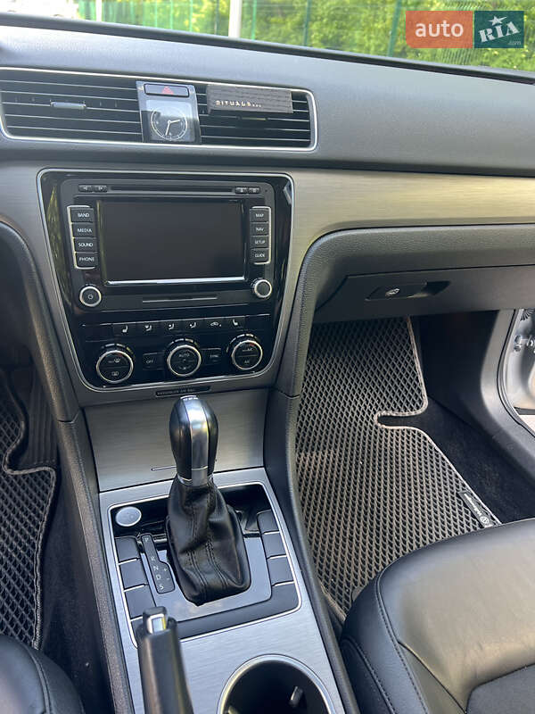 Седан Volkswagen Passat 2013 в Києві
