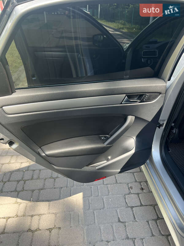 Седан Volkswagen Passat 2013 в Києві