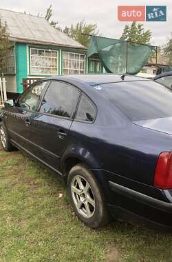 Седан Volkswagen Passat 1999 в Умани