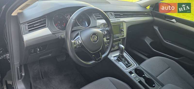 Седан Volkswagen Passat 2019 в Києві