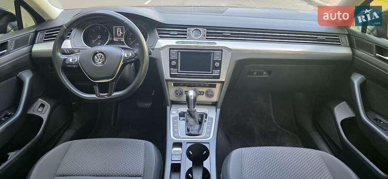 Седан Volkswagen Passat 2019 в Києві