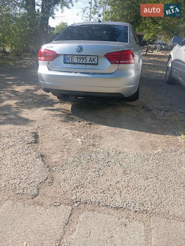 Седан Volkswagen Passat 2014 в Днепре