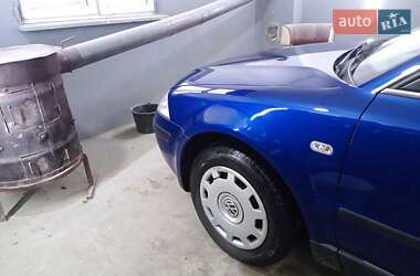 Седан Volkswagen Passat 2001 в 