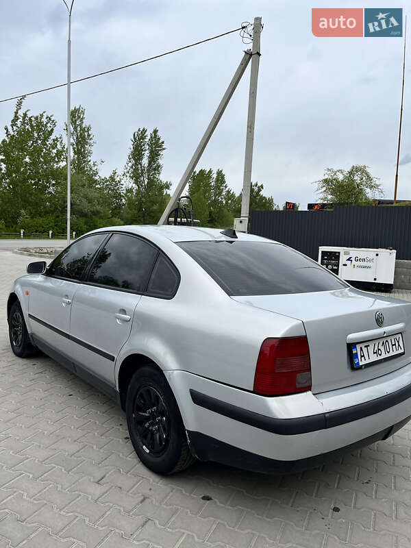 Седан Volkswagen Passat 1997 в Галичі