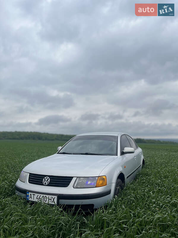 Седан Volkswagen Passat 1997 в Галичі