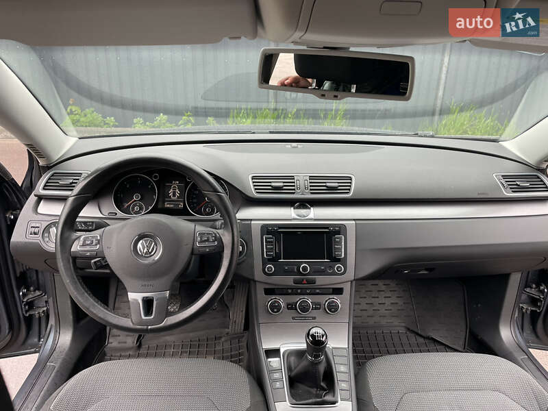 Универсал Volkswagen Passat 2013 в Киеве