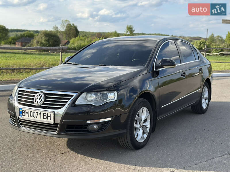 Седан Volkswagen Passat 2010 в Ромнах